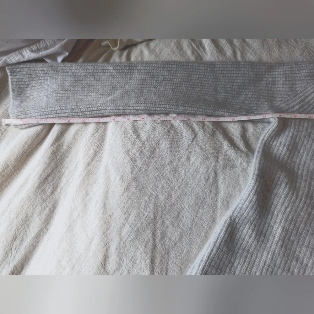 *HALOGEN* V-Neck 100% Cashmere Sweater w/ Side Slit Tie Heather Gray, Medium EUC - Picture 7 of 11